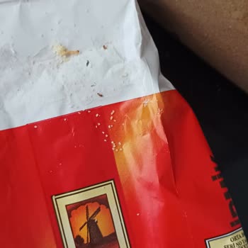 BİM Paketin İçinden Kurt Ve Karıncalar Çıktı