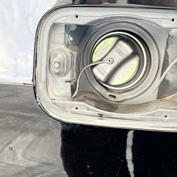 Opet Pompa Görevlisi Aracımın Depo Kapağını Kırdı