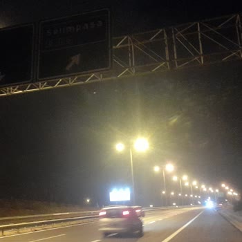 Gece Vakti Kale Seyahat Şoförü Beni Otobanda İndirdi.