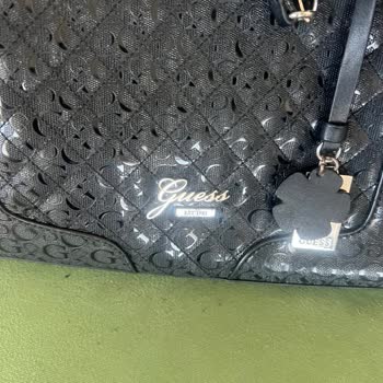 Guess Derisi Dökülen Çanta