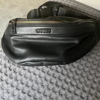 Guess Derisi Dökülen Çanta