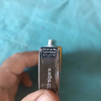 Parliament Aqua Blue Slims Sigaraların Dan Çıkan Tahta Parçaları