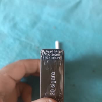 Parliament Aqua Blue Slims Sigaraların Dan Çıkan Tahta Parçaları