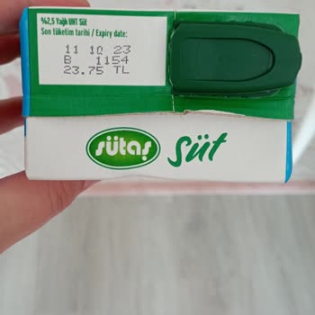 Bir Litrelik Sütaş Süt Bozuk Çıktı