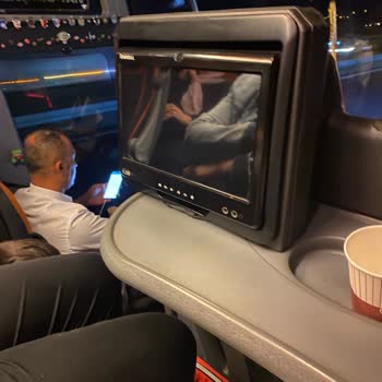 Alanyalılar Turizm Alanyalılar Otobüsü Çocuk Yolcuyu Koridorda Oturttu