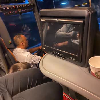 Alanyalılar Turizm Alanyalılar Otobüsü Çocuk Yolcuyu Koridorda Oturttu