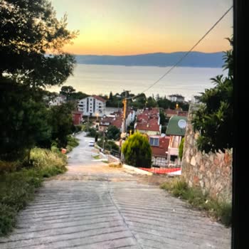 Kocaeli Büyükşehir Belediyesi Karamürsel Ereğli'deki Nur Villaları Yolları Berbat Durumda