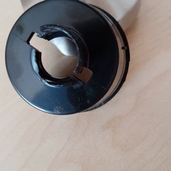 Awox El Blender'ın Bağlantı Kısmındaki Siyah Plastik Kırıldı.