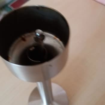 Awox El Blender'ın Bağlantı Kısmındaki Siyah Plastik Kırıldı.