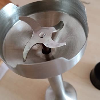 Awox El Blender'ın Bağlantı Kısmındaki Siyah Plastik Kırıldı.