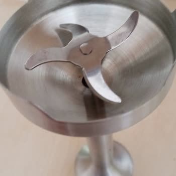 Awox El Blender'ın Bağlantı Kısmındaki Siyah Plastik Kırıldı.