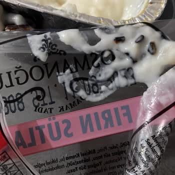 BİM'de Satılan Sütlacın İçinden Fare Pisliği Çıkıyor