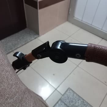 Aytaç Bebe Ayraç Bebe 4 Baby Markası Bebek Arabası Kademeli Tutma Yeri Kırıldı