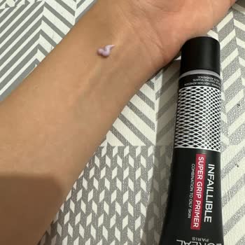 Loreal Primer Silgi Gibi Ufalanıyor