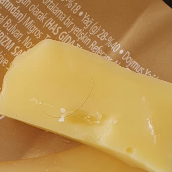 Migros P. E. 810 Göbek Kaşarından Kıl Çıktı!