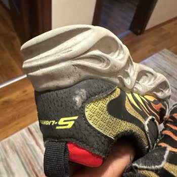 Skechers İncelemeye Gönderilen Ayakkabı