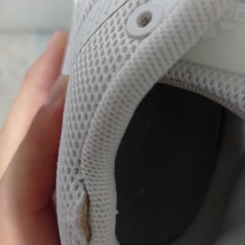 Adidas'ın Kalitesi Ve Karar Mekanizması Yerlerde.