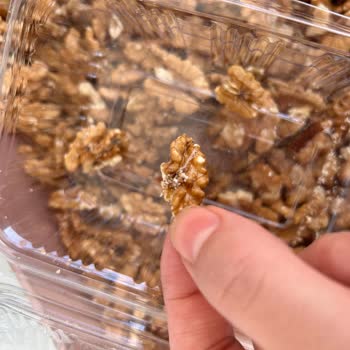 City Gross Güvelenmiş Cevizi Paketleyip Satıyorlar