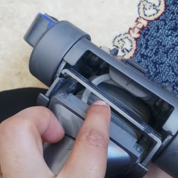 Dyson Makinemin Başlığı Kırıldı