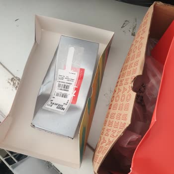 Boyner'den Gözlük Siparişi Verdim Ve Kargom Ezilmiş Vaziyette Teslim Edildi.