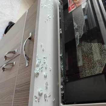 Korkmaz Fırın Camı Patladı