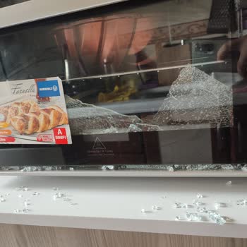 Korkmaz Fırın Camı Patladı