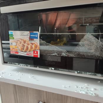 Korkmaz Fırın Camı Patladı