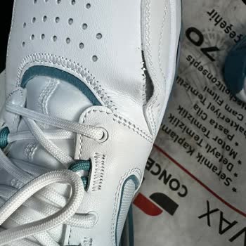 Sneaks Up Kusurlu Ürün Satışı