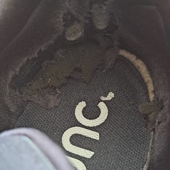 Adidas Marka Ayakkabıda Yırtılma