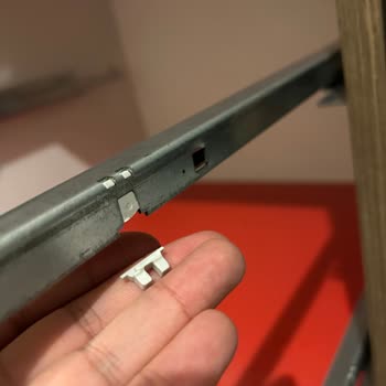 Samet A.Ş Samet Çekmece Rayı Küçük Tırnak Parçaları Kırıldı