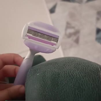 Gillette Venüs Jilet Aldım Ancak Jelatini Tıraş Köpüğünü Görünce Erimeye Başladı!