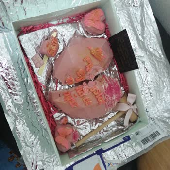 Çiçek Koklar Gibi Sayfası Ekşi Çikolata Gönderdi