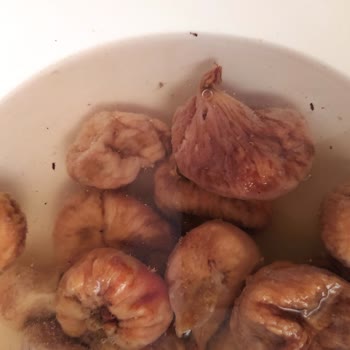 Tarım Kredi Kooperatif Market Tarım Kredinin Kuru İnciri Böcekli