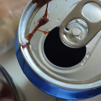 BİM İçecek İçinden Garip Cisimler Çıktı