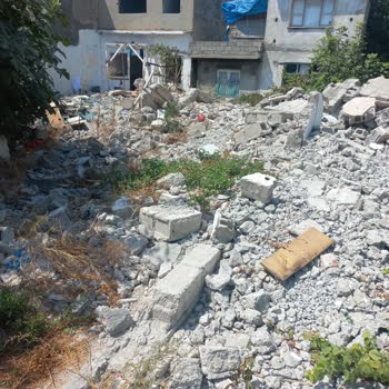 Çevre, Şehircilik Ve İklim Değişikliği Bakanlığı Yıkılan Evimize Haftalar Sonra Gelen Görevli