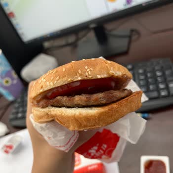 Burger King Güneşli Eksik Ve Bayat Menü