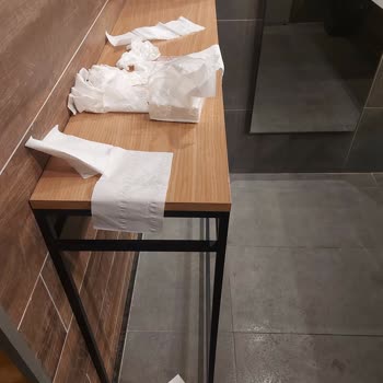 Kötü Ötesi Tuvaletler, Çakıroğlu Shell İstasyonu