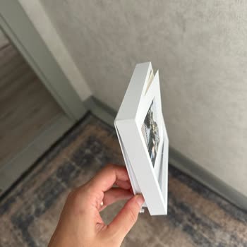 Kare Çerçeveler Yapışkanı Çok Kötü Her Gün Düşüyorlar