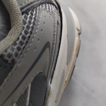 Pull And Bear Koşu Ayakkabısı Yanlardan Açıldı.