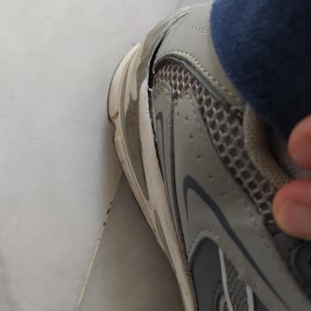 Pull And Bear Koşu Ayakkabısı Yanlardan Açıldı.