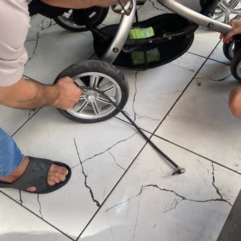 Kraft Baby Bebek Arabası Lastiği Patladı, Acil Destek Bekliyorum