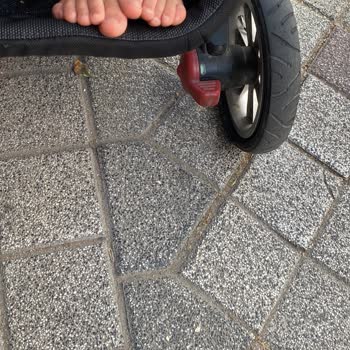 Kraft Baby Bebek Arabası Lastiği Patladı, Acil Destek Bekliyorum