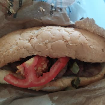 Köfteci Yusuf Tam Ekmek Köfte Söyledim, Ufacık Ekmek Geldi