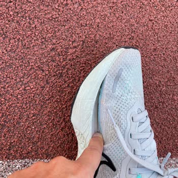 Nike Ayakkabı Taban Kısımları Birbirinden Ayrıldı