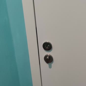 39 Burda Avm Bebek Bakım Odası Kırık Kapı Kulu