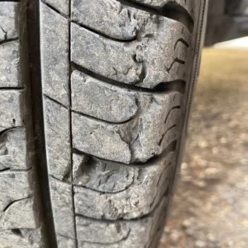 İzkar Otomotiv Aracın Lastik Problemi