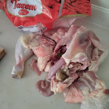 BİM Organlarının Hepsiyle Konulmuş Bütün Tavuk