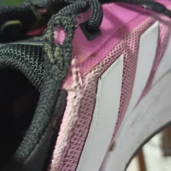 Adidas Ayakkabı Sorunu. İlgisizlik