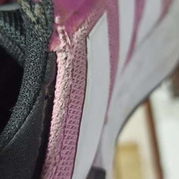 Adidas Ayakkabı Sorunu. İlgisizlik