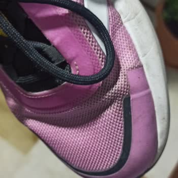 Adidas Ayakkabı Sorunu. İlgisizlik